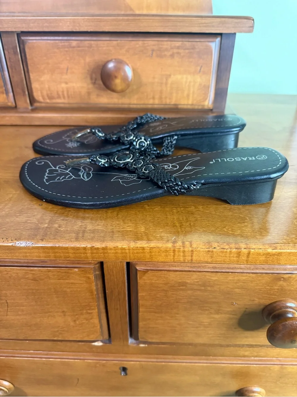 Raski black, beaded thong, sandal, braided BoHo women 7.5 flop flop embellished